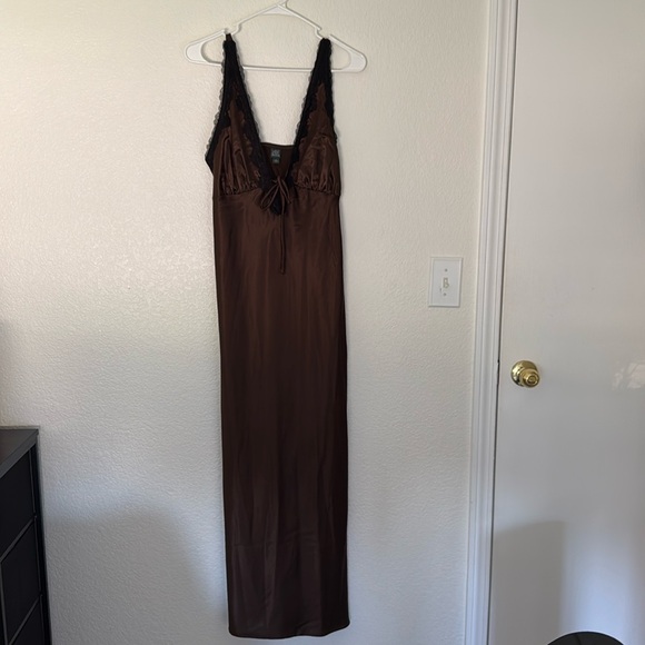Brown maxi dress with lace trim - Picture 1 of 2